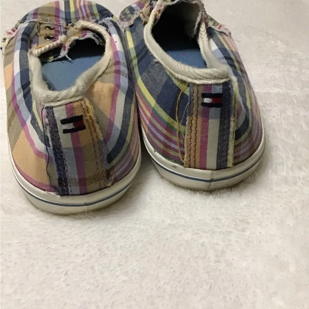 Women’s size 6 Tommy Hilfiger flats sneakers